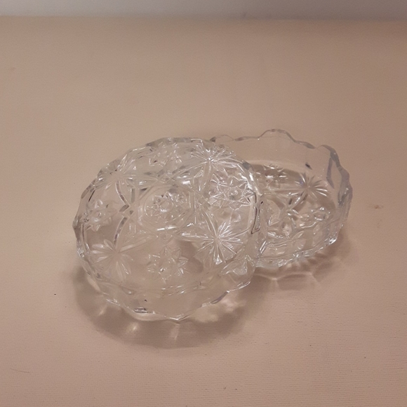 Roundish clear glass jewellery box - Picture 4 of 6